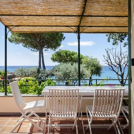Joivy With Splendid View And Private Garden In Mulinetti Apartment *