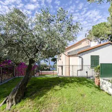 Joivy With Splendid View And Private Garden In Mulinetti *
