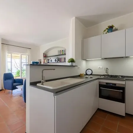 Joivy With Splendid View And Private Garden In Mulinetti Apartment