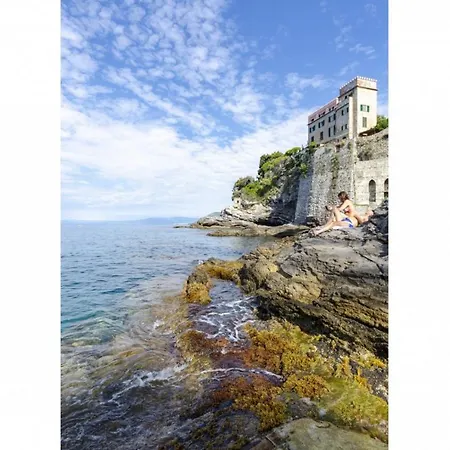 Joivy With Splendid View And Private Garden In Mulinetti *